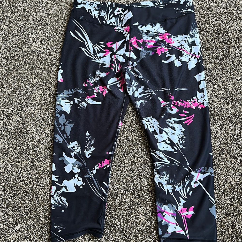Women’s Large Fabletics Athletic Capri Pants